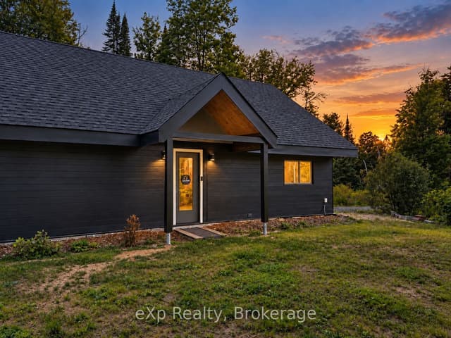 Detached at 422 Balsam Chutes Road, Huntsville, ON P0B 1L0