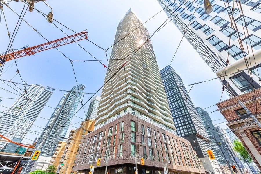 Suite 3301 · Floor 33, Unit 3301 · 100 Dalhousie St