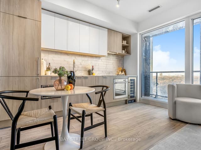 Condo Apartment at 2020 Bathurst Street 1812, Toronto, ON M5P 0A6, Toronto C03
