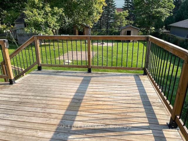 Detached at 886bsmt Srigley Street, Newmarket, ON L3Y 1X7