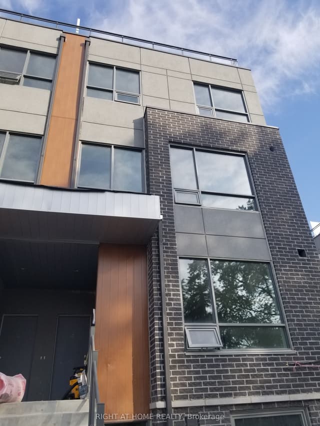 Condo Townhouse at 650 Atwater Avenue 3, Mississauga, ON L5G 0B6