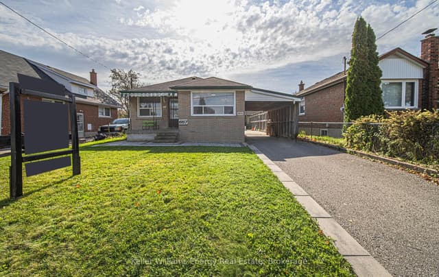 Detached at 657 Taylor Avenue, Oshawa, ON L1H 2E9