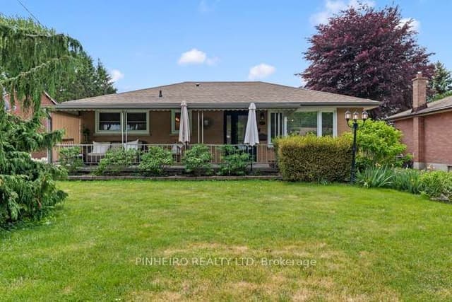 Detached at 1807 Sudbury Avenue, London East, ON N5W 2A4