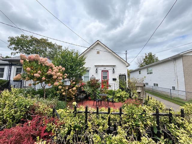 Detached at 84 Rykert Street, St. Catharines, ON L2S 1Z6