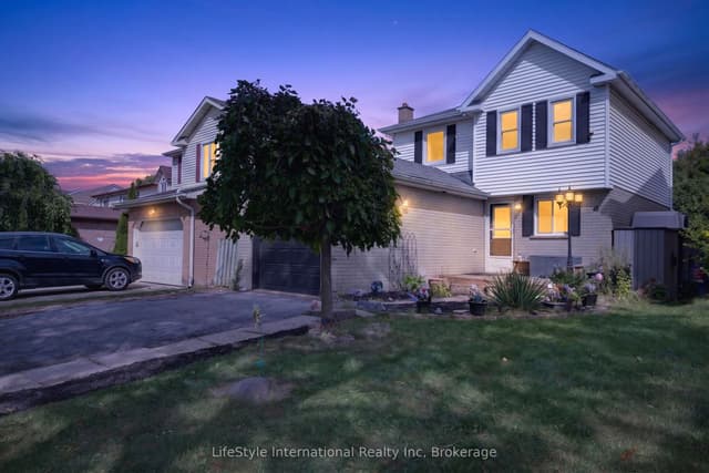 Detached at 18 Camrose Court, Kitchener, ON N2M 5J4