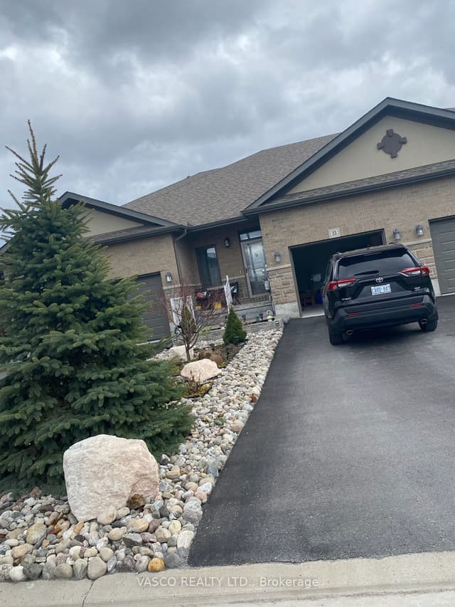 Att/Row/Townhouse at 33 FARMINGTON Crescent N, Belleville, ON K8N 0J9