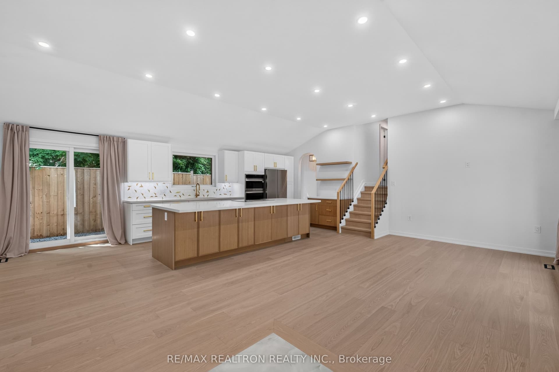 3 Reuben St