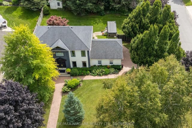Detached at 8056 Cathedral Drive, Niagara Falls, ON L2H 2Z2