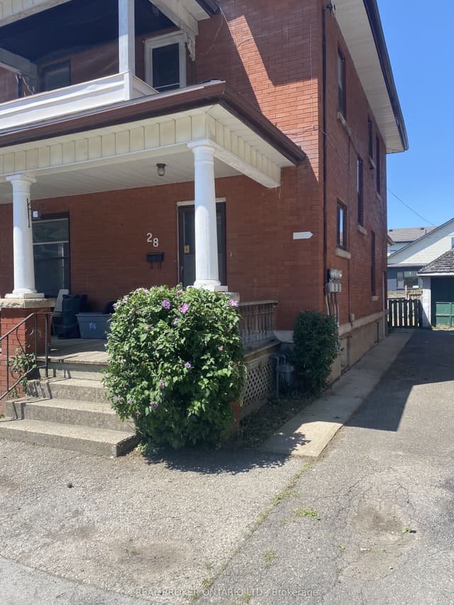 Detached at 28 Grove Street, Welland, ON L3B 4B4