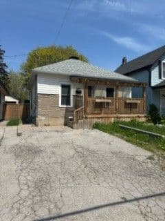 Detached at 182 Bloor Street W, Oshawa, ON L1J 1P7