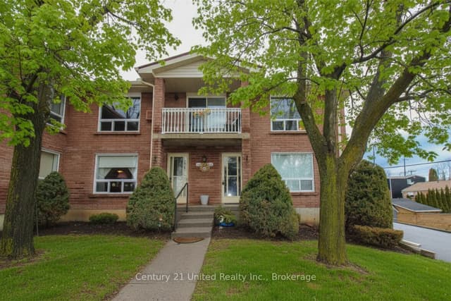 Condo Townhouse at 1110 Clonsilla Avenue 204, Peterborough, ON K9J 5Y5