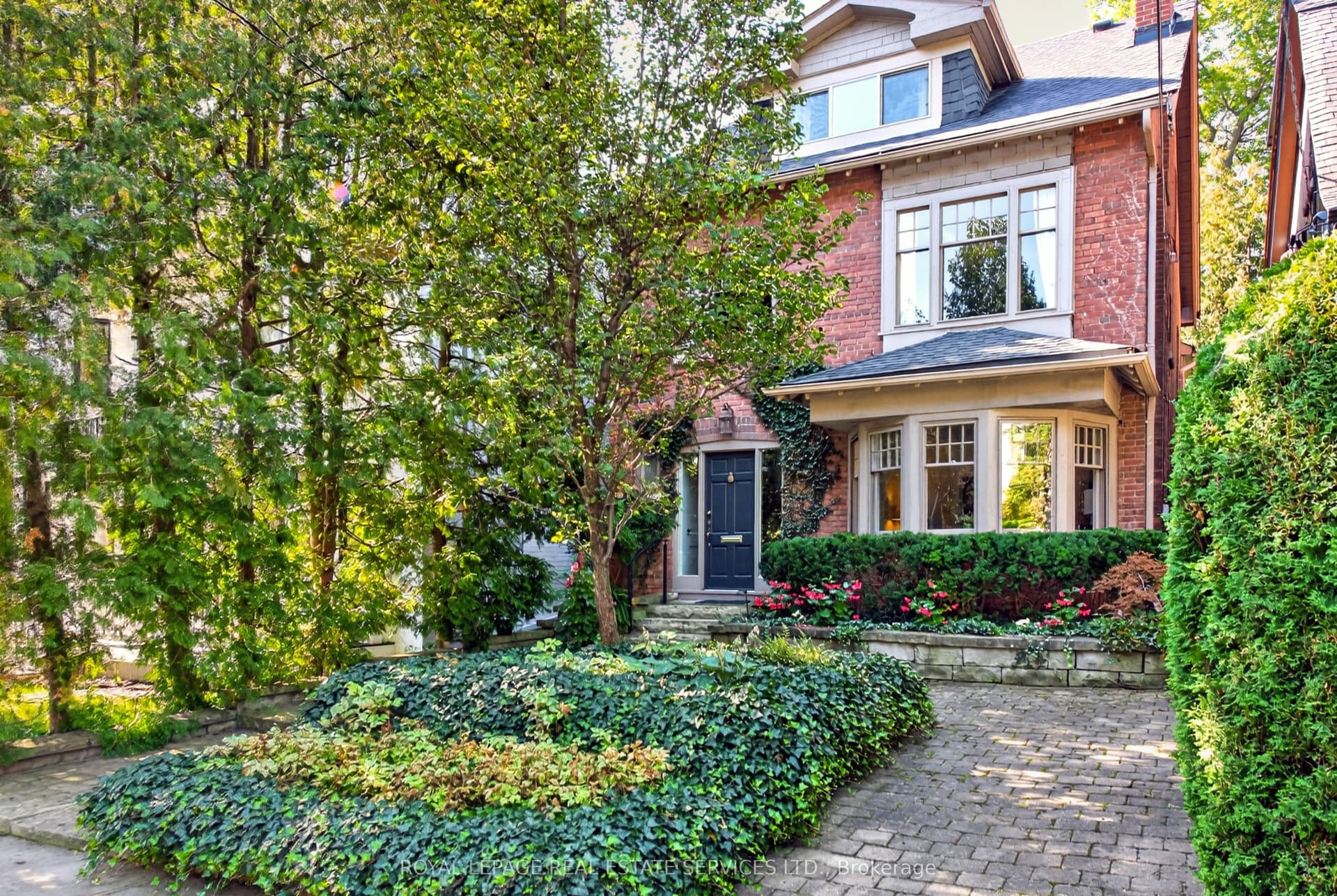 62 Astley Ave