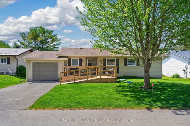 Detached at 7 Tamarack Court, New Tecumseth, ON L0G 1W0