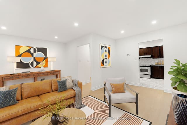 Semi-Detached at 96 Centre Street N, Brampton, ON L6V 2Z3