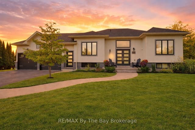 Detached at 18 Maple Drive, Wasaga Beach, ON L9Z 0A7