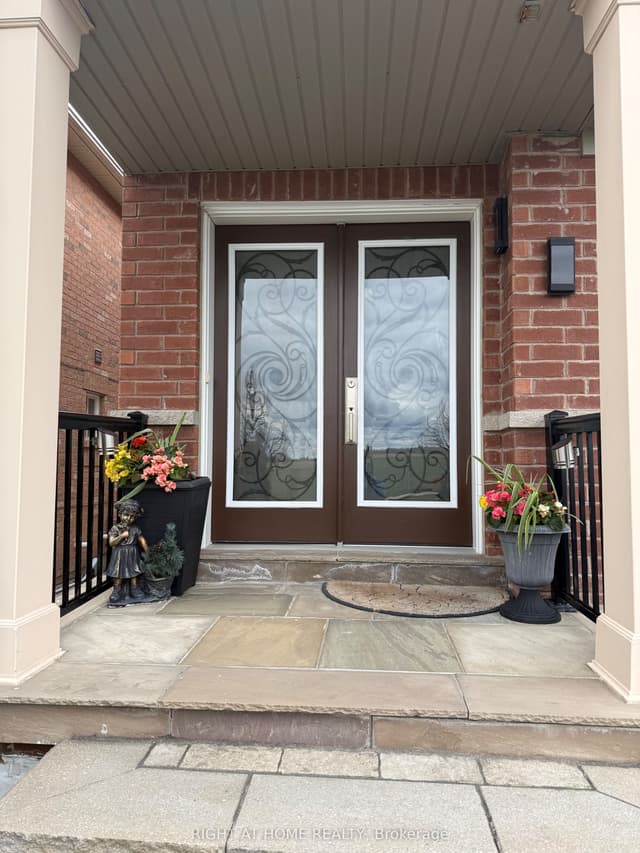 Semi-Detached at 129 Four Seasons Crescent, East Gwillimbury, ON L9N 0C2