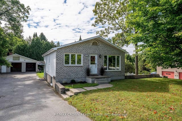 Detached at 717 Airport Road, North Bay, ON P1C 1A3
