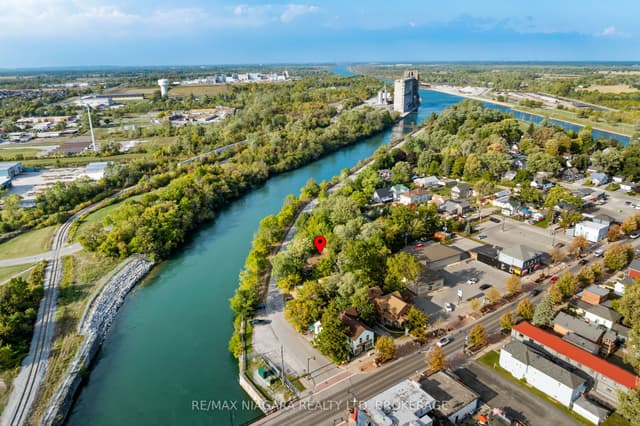 Detached at 105 Weir Road, Port Colborne, ON L3K 2M8