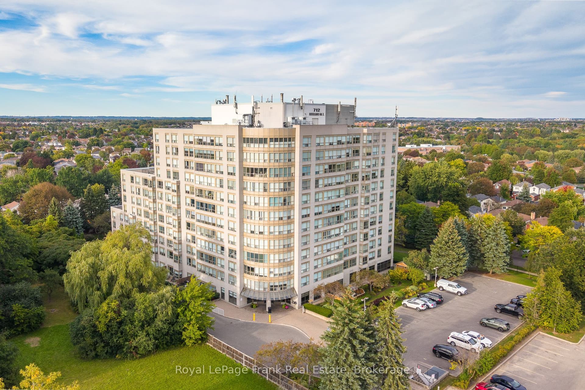 Suite 602 · Floor 6, Unit 602 · 712 Rossland Rd E