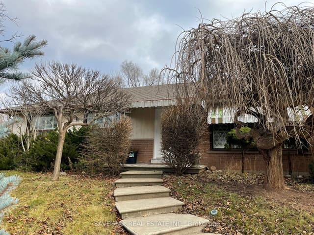 Detached at 561 Weir Avenue, Oakville, ON L6L 4X3