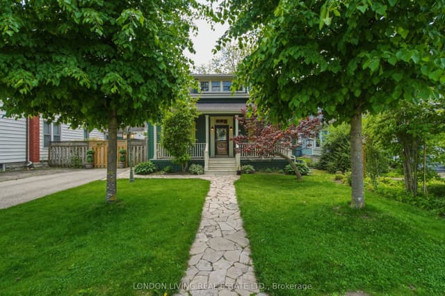 Detached at 24 Centre Street, St. Thomas, ON N5R 2Z2