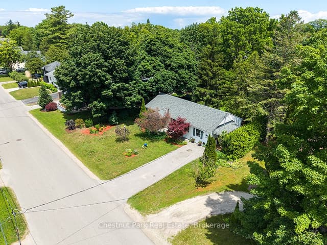 Detached at 333 Oak Street, Collingwood, ON L9Y 2Y4