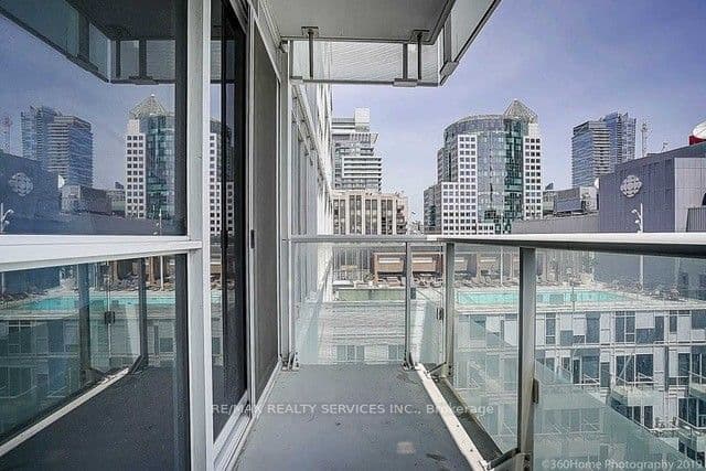 Condo Apartment at 300 Front Street W 1608, Toronto, ON M5V 0E9, Toronto C01