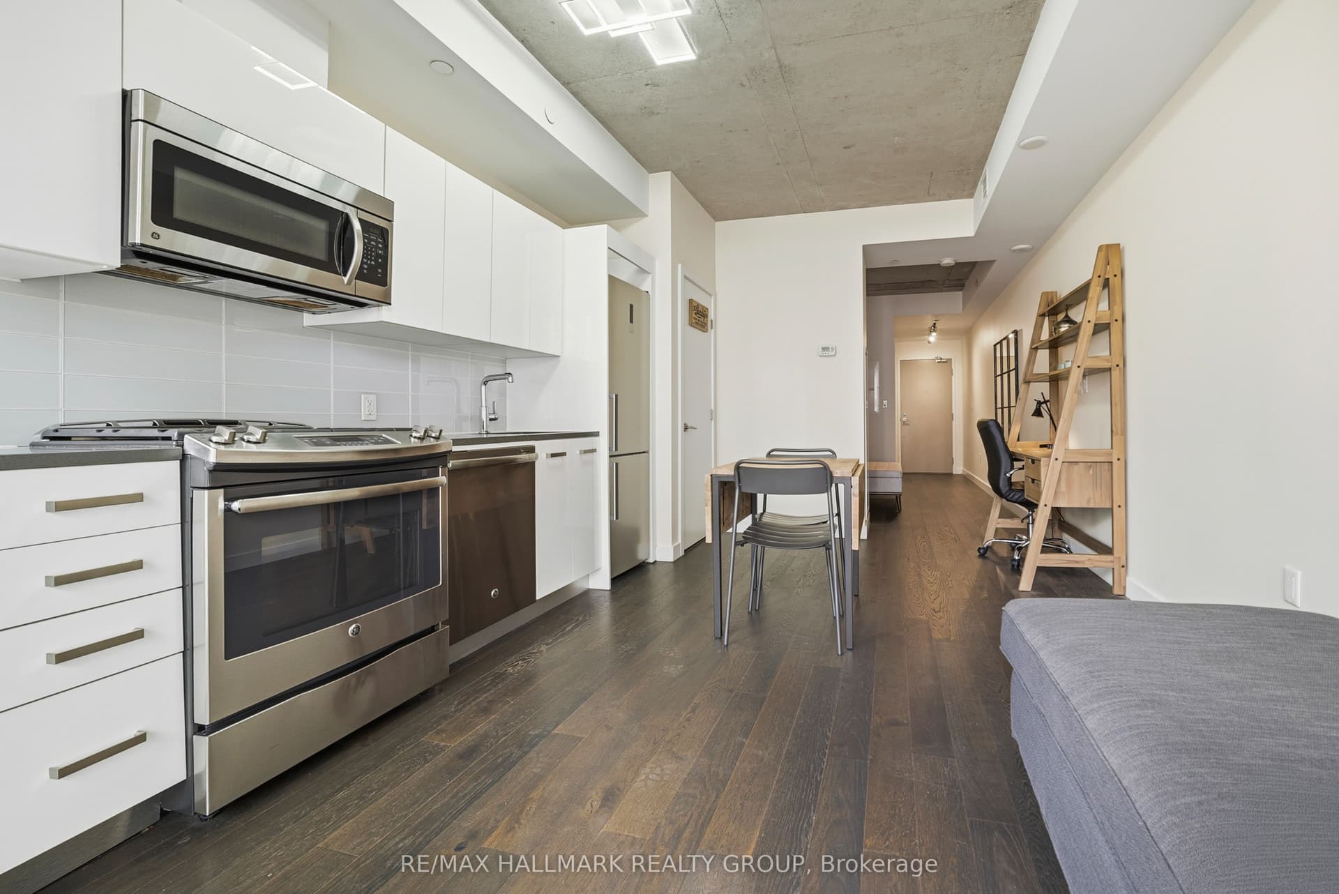 Suite 1009 · Floor 10, Unit 1009 · 224 Lyon St N