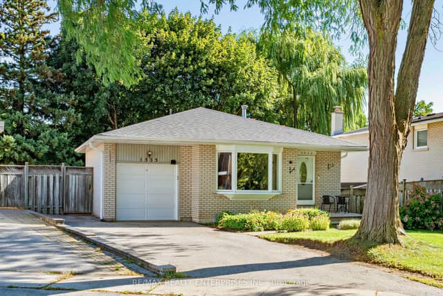 Detached at 1535 Thetford Court, Mississauga, ON L5J 3N2
