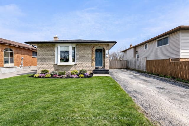 Detached at 7506 Jubilee Drive, Niagara Falls, ON L2G 7J5