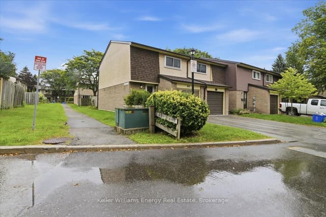 Condo Townhouse at 909 Burns Street W 81, Whitby, ON L1N 6J5