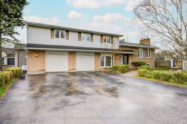 Detached at 11 George Street, East Gwillimbury, ON L0G 1V0