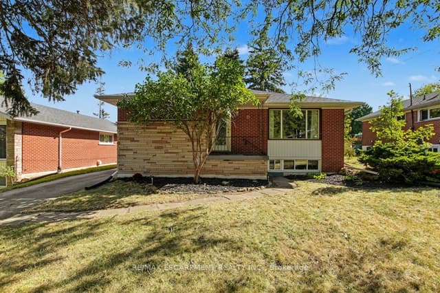 Detached at 15 Carwyn Crescent, Hamilton, ON L8S 3H3