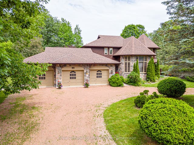 Detached at 44 Kelley Crescent, Wasaga Beach, ON L9Z 1J3