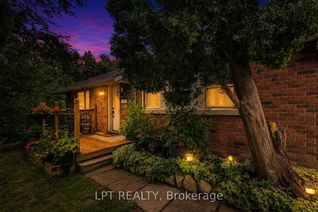 Detached at 98 Don Mor Drive, Newmarket, ON L3Y 1G7