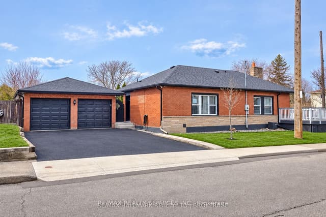 Detached at 574 Brucedale Avenue E, Hamilton, ON L8V 1P4