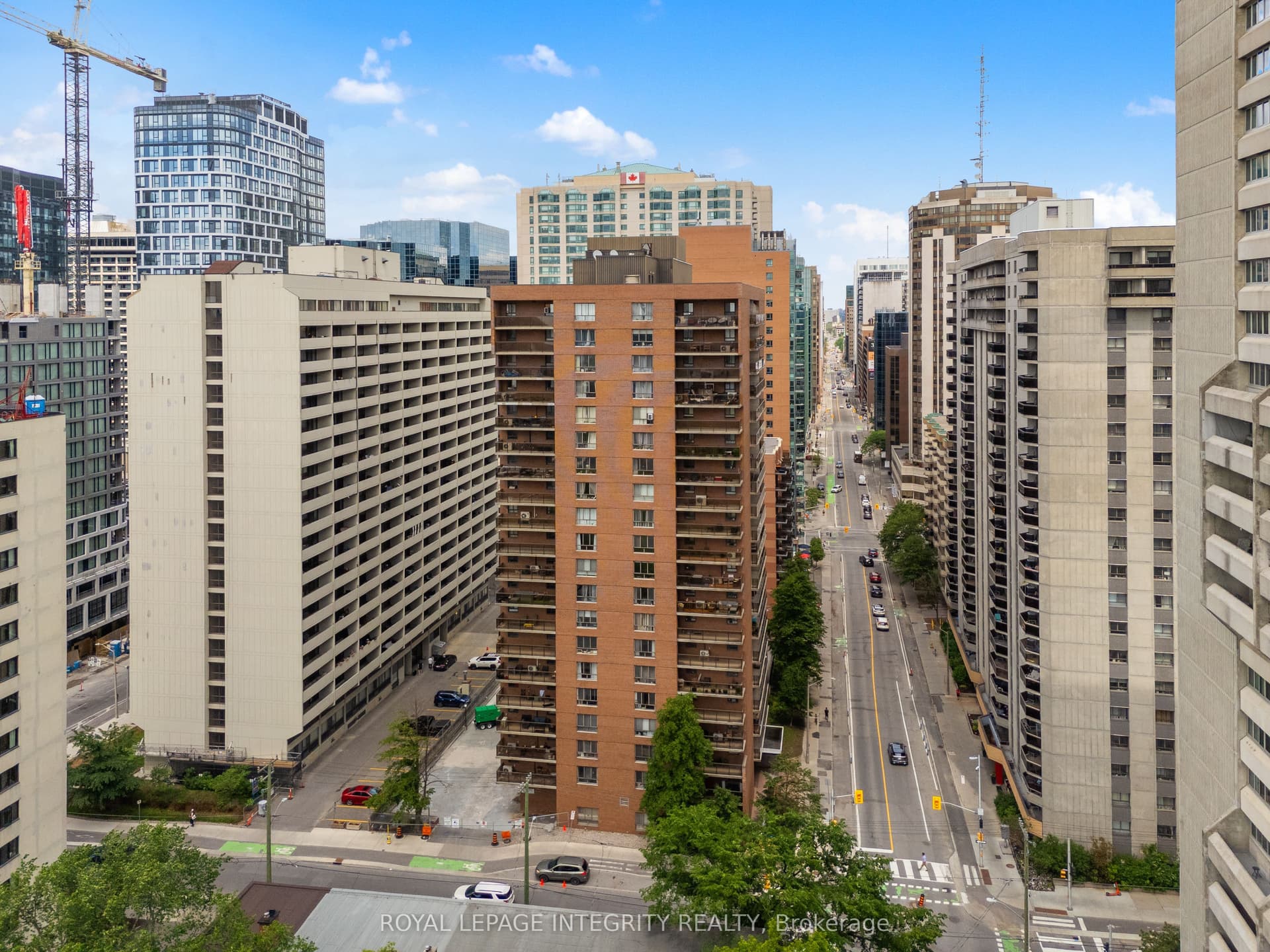 Suite 2001 · Floor 20, Unit 2001 · 475 Laurier Ave W