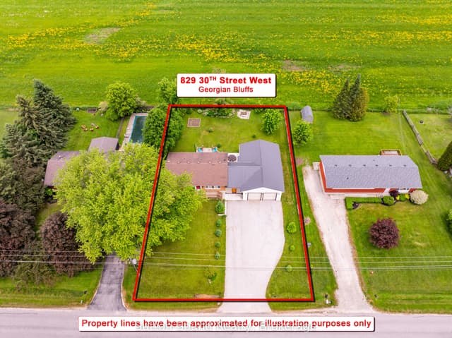 Detached at 829 30th Street W, Georgian Bluffs, ON N4K 6V5