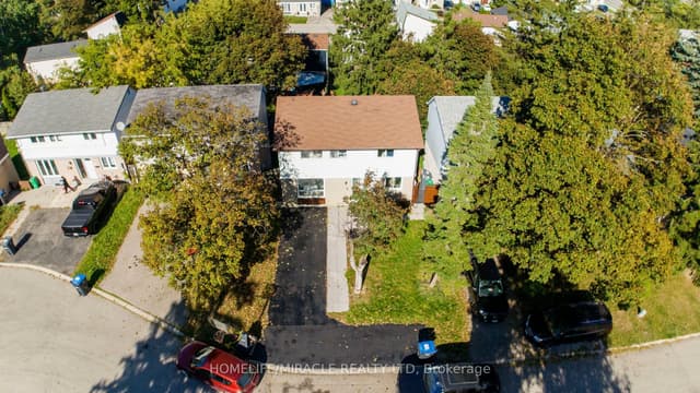 Detached at 10 Habitat Square, Brampton, ON L6S 1X7