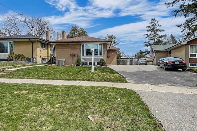 Detached at 5 Mid Pines Road, Toronto, ON M1G 2L5, Toronto E09