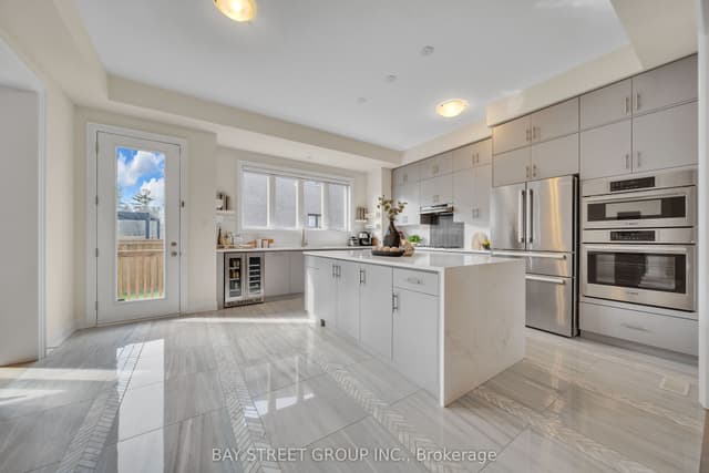 Detached at 2411 Saw Whet Boulevard, Oakville, ON L6M 5L5