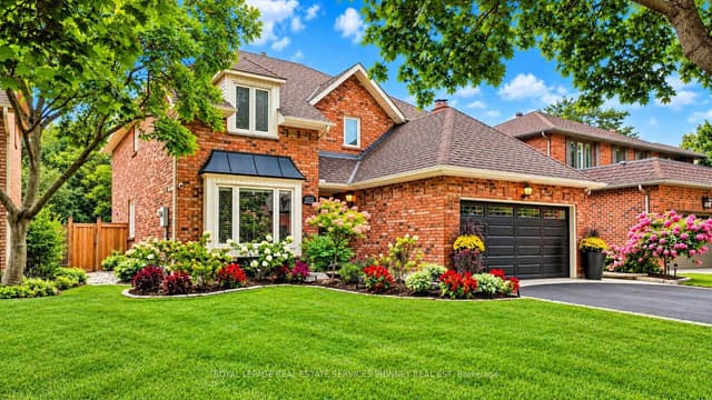 Detached at 1012 Oak Meadow Road, Oakville, ON L6M 1J7
