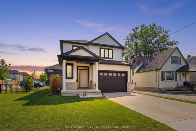 Detached at 121 Moffatt Street, St. Catharines, ON L2P 2L7