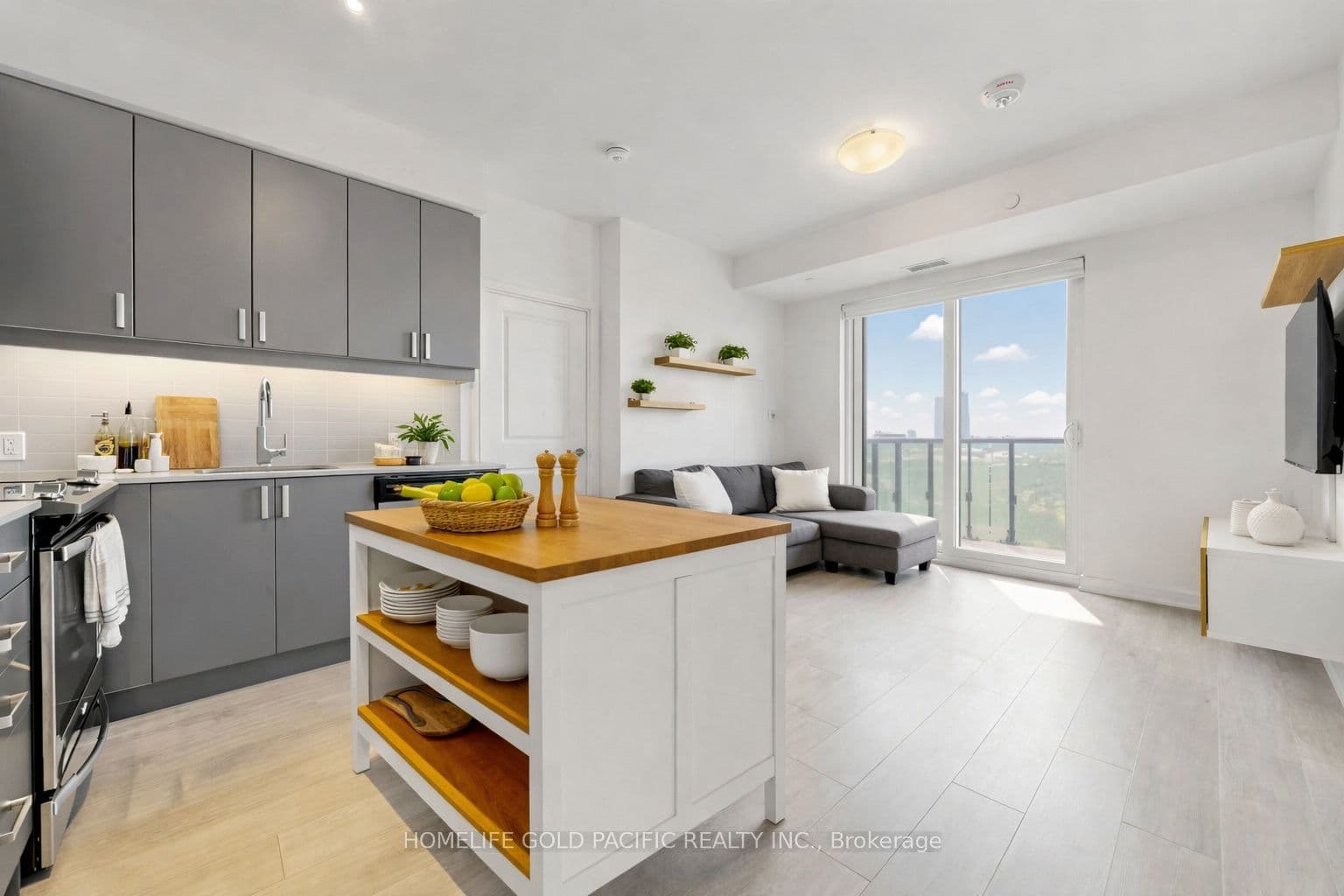 Suite 2708 · Floor 27, Unit 2708 · 8 Nahani Way