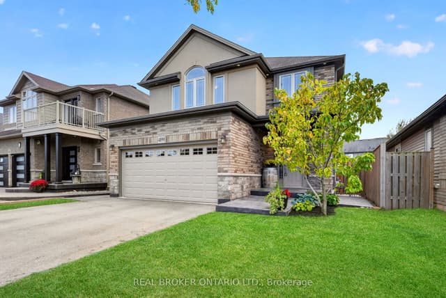 Detached at 4890 Allan Court, Lincoln, ON L3J 1M3