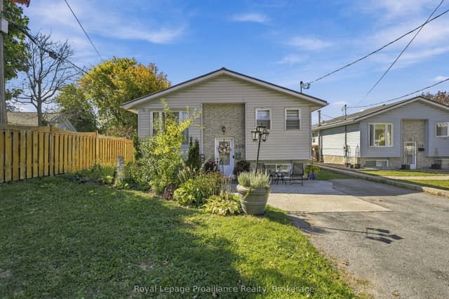 Detached at 208 Byron Street, Quinte West, ON K8V 2Z1