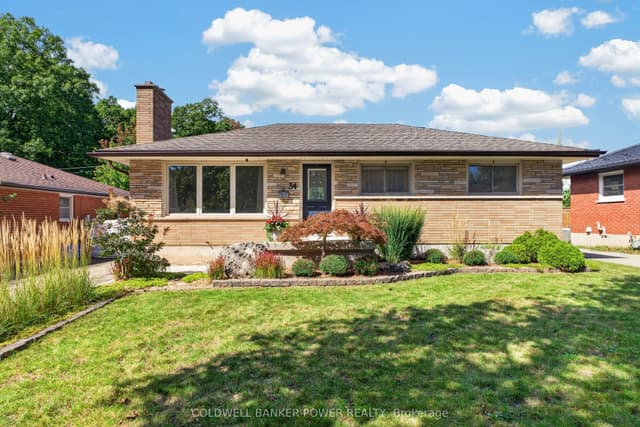 Detached at 34 Algonquin Crescent, London East, ON N5W 1N4