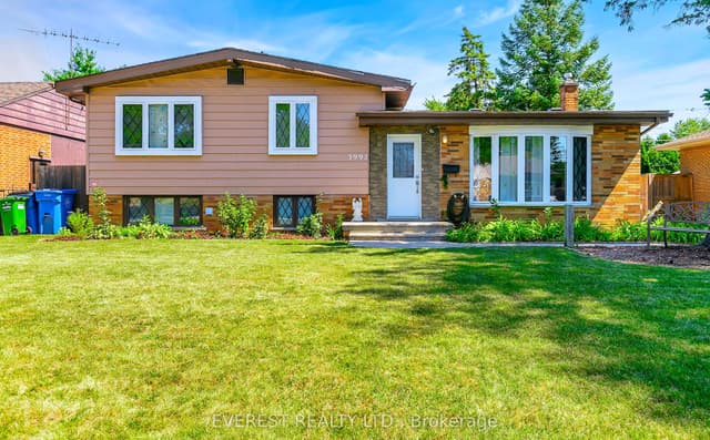 Detached at 3992 Longfellow Avenue, Windsor, ON N9G 2B3