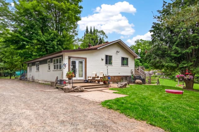 Detached at 15 Toronto Lake Road, Georgian Bay, ON P0C 1H0