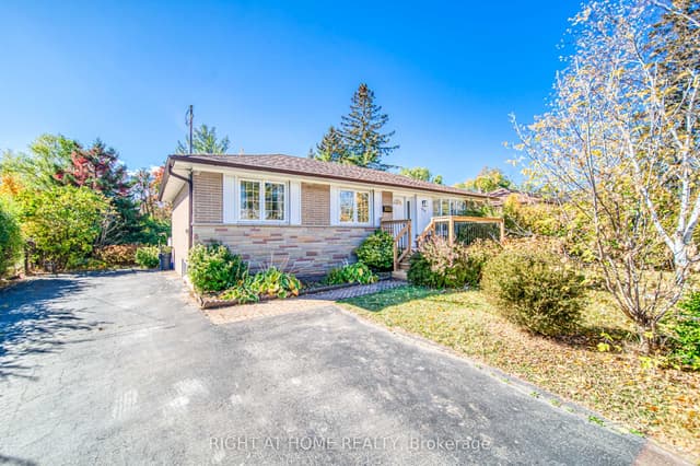 Detached at 506 Trudale Court, Oakville, ON L6L 4H1